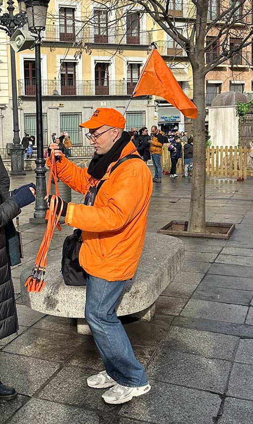 banderin-paraguas-naranja Guías oficiales de Turismo en Toledo
