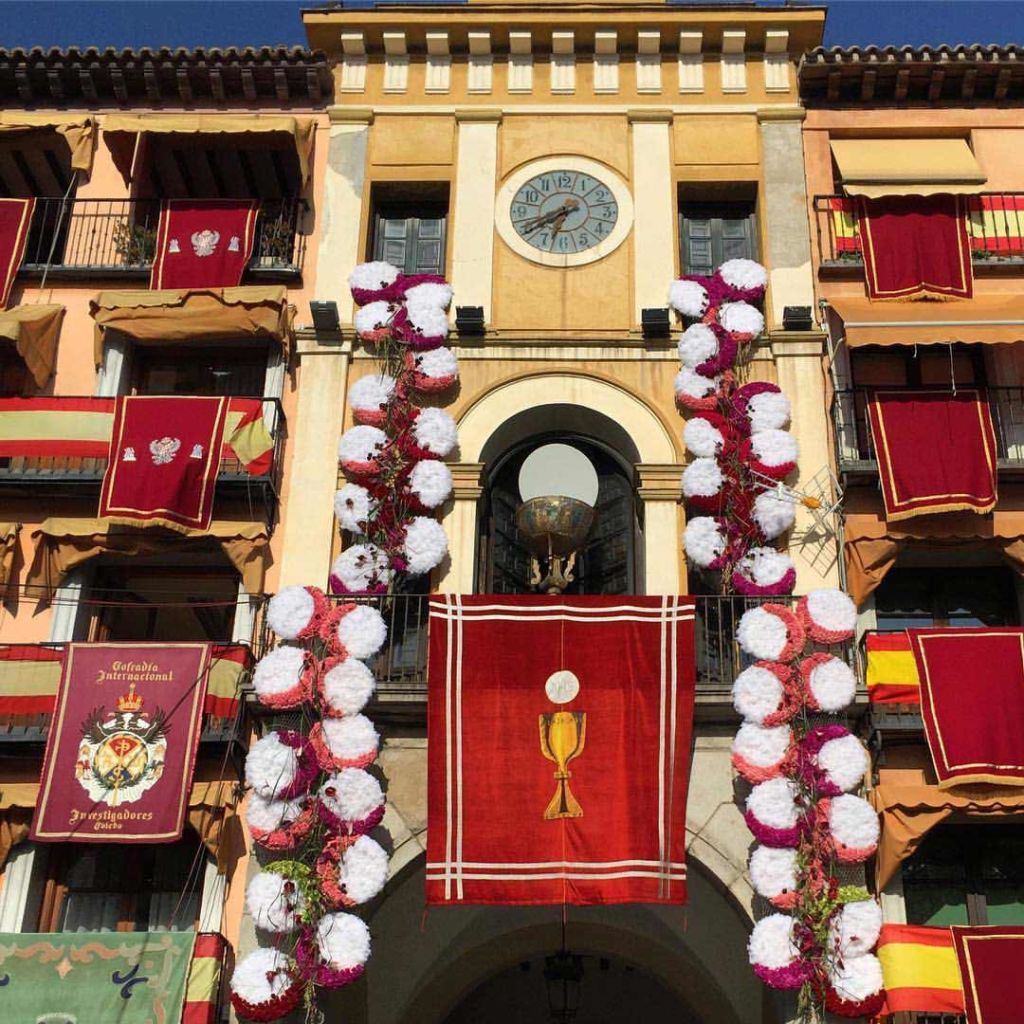 Faldones y Pendones en Toledo