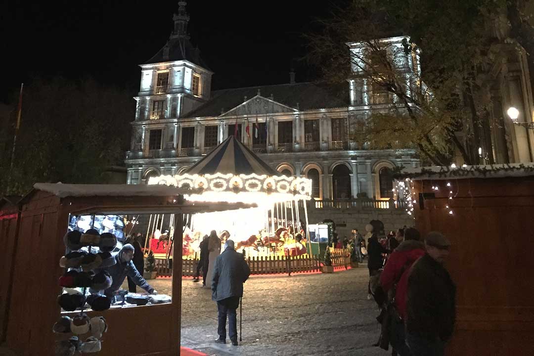 Mercadillo de navidad en el ayuntamiento de Toledo