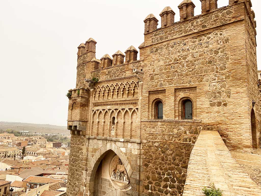 Drástico Familiarizarse Enumerar La Puerta del Sol de Toledo © Pasearte Toledo